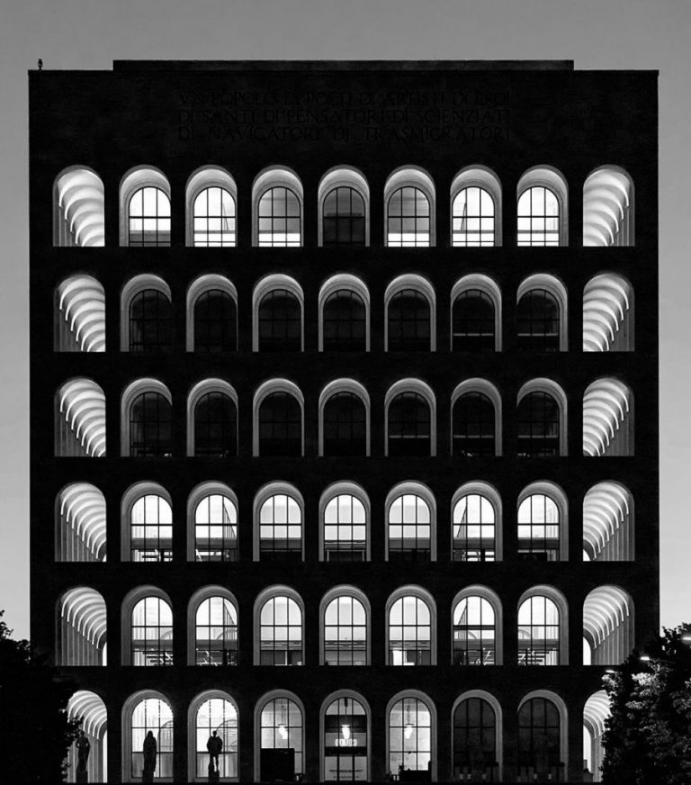 Massimo Scafa: architettura in bianco e nero tra archi e chiaroscuro