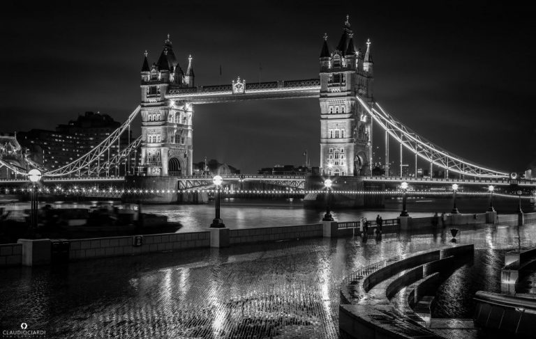 Tower Bridge di Londra in bianco e nero: Claudio Ciardi