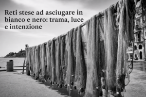 Reti stese ad asciugare in bianco e nero: trama, luce e intenzione