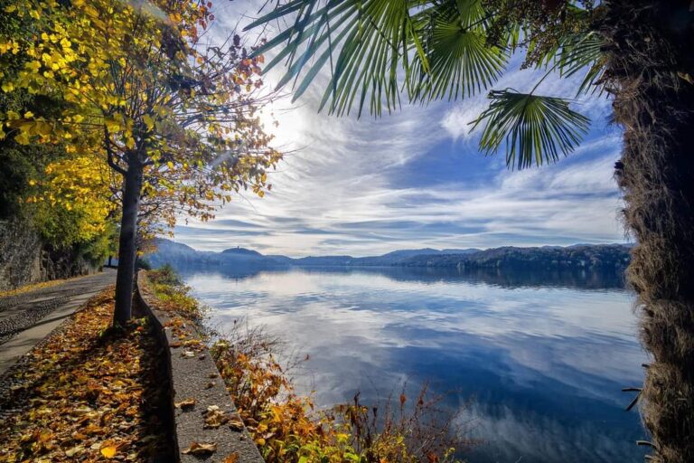 Lago di Orta: quiete autunnale tra cielo, acqua e sguardi di riva