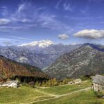 Valle e cime del Monte Rosa: profondità e ritmo tra borgo, campanile e nuvole